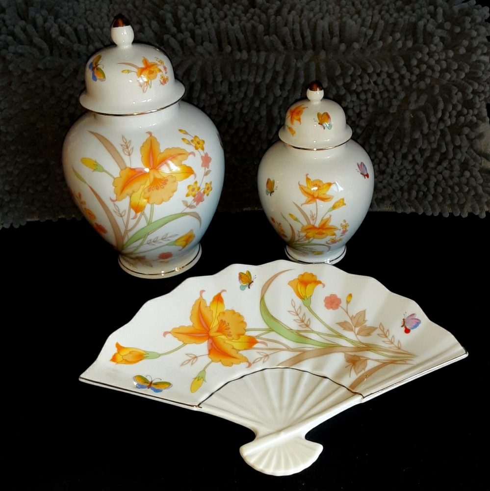JGI Shaddy Mino China Set Featuring Daffodils